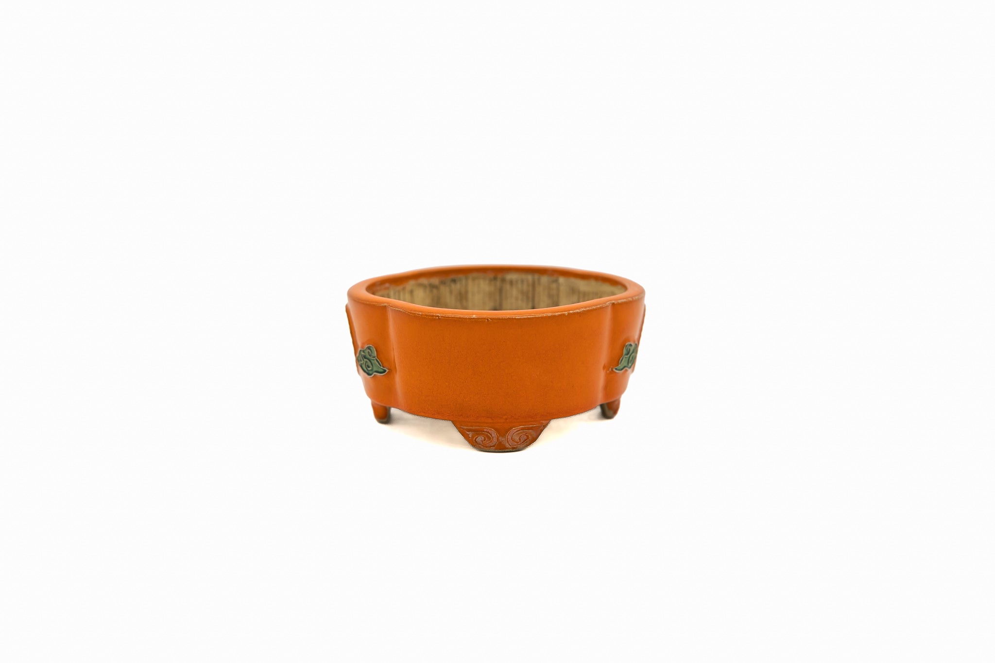 Klein rond bonsaipotje – Mokka oranje glazuur, handgesneden medaillon Klein rond bonsaipotje – Mokka oranje glazuur, handgesneden medaillon